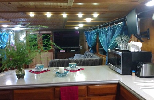 Belhaven Alquiler De Eote | AirBnB Yacht retreat