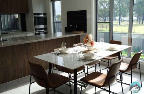Denham Court Casa | Aircabin - Denham Court - Modern - 4 Beds House