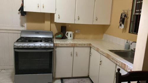 St. George's Casa | AirCon Cozy 3 Bedroom House
