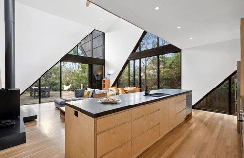 Surf Coast Casa | Aireys Cliff-Top Gem - Your Ultimate Coastal Escape