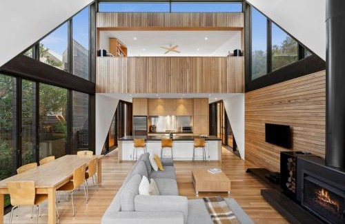 Surf Coast Casa | Aireys Cliff-Top Gem - Your Ultimate Coastal Escape