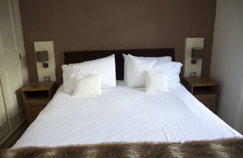 Strathyre Cama Y Desayuno | Airlie House Self-Catering