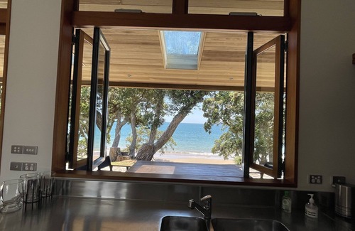Coopers Beach Casa | AIRLIE - LUXURY BEACH FRONT