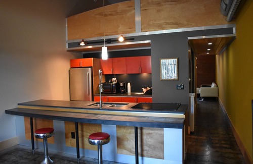Rosewood Casa | ¡Hangar de avión convertido en lofts! ¡Presentado dos veces en HGTV Walk to USC Stadium!