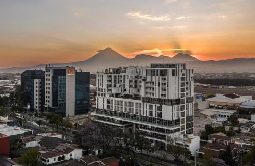 Zona 13 Apartamento | Airport and Volcano Views from 11th Floor Apartment