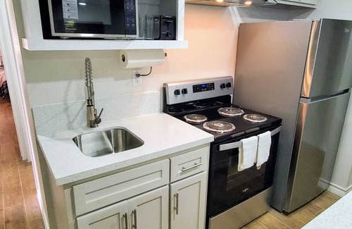 Brownsville Apartamento | Airport Bunker #1 - Wonderfully Cozy 2BD/1BA