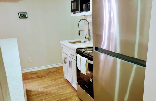 Brownsville Apartamento | Airport Bunker #1 - Wonderfully Cozy 2BD/1BA