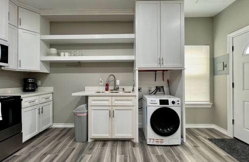 Brownsville Apartamento | Airport Bunker #5 - Wonderfully Cozy 1BD/1BA