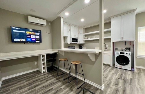 Brownsville Apartamento | Airport Bunker #5 - Wonderfully Cozy 1BD/1BA