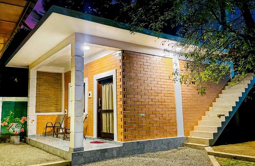 Andiambalama Casa | airport eco cottage