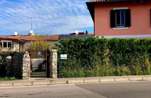 Ronchi dei Legionari Casa | Airport Flower Rooms