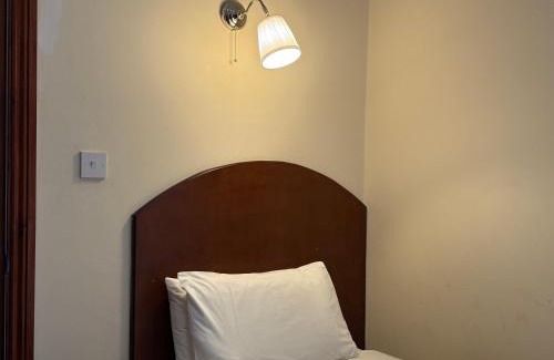 George Green Casa | Airport Guest House