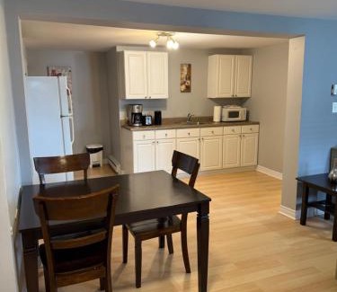 Terra Nova Apartamento | Airport Manor Unit 1 - 2 Bedroom Apartment