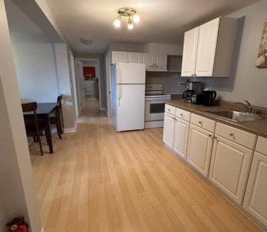 Terra Nova Apartamento | Airport Manor Unit 1 - 2 Bedroom Apartment