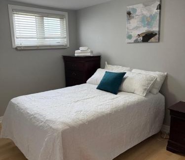 Terra Nova Apartamento | Airport Manor Unit 1 - 2 Bedroom Apartment