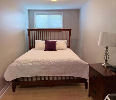 Terra Nova Apartamento | Airport Manor Unit 1 - 2 Bedroom Apartment