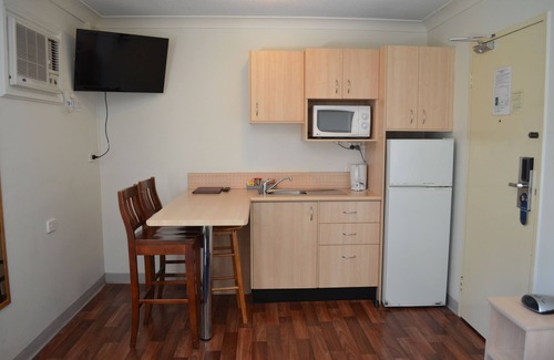 Hamilton Hotel | Airport Motel