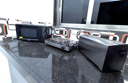 Andheri East Casa | Airport Proximity & Compact 1BHK for Health Stays