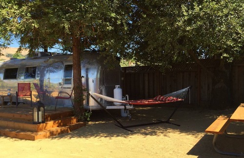 Morgan Hill Casa | Airstream Beneath The Redwood Trees Among The Grapevines.