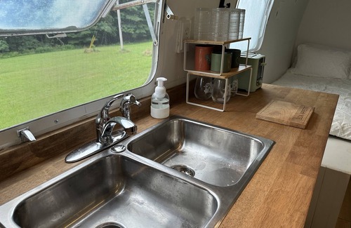 Hartwick Casa | Airstream on Turkey Hill *1* - Glamping in Ctown