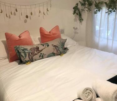 Galston Casa | Airstream Woodland Escape