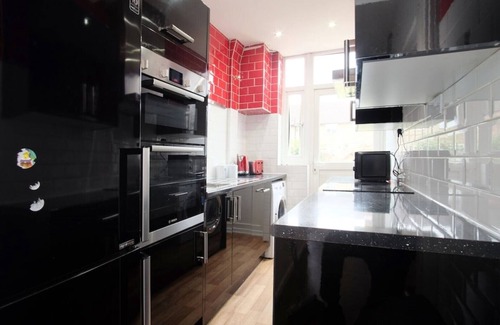 River Casa | Airy 3 bedroom house with free parking n Garden