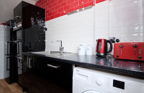 River Casa | Airy 3 bedroom house with free parking n Garden