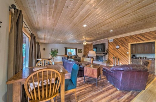 Alto Apartamento | Airy Alto Escape w/ Deck, Games & Views