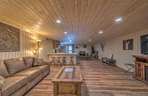 Alto Apartamento | Airy Alto Escape w/ Deck, Games & Views