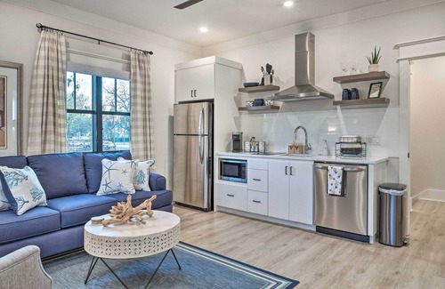Downtown Apartamento | Airy Bentonville Studio < 1 Mile to City Square!