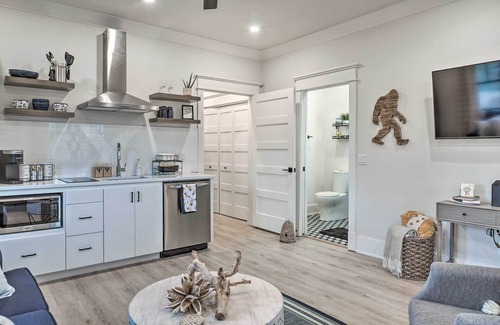 Downtown Apartamento | Airy Bentonville Studio < 1 Mile to City Square!
