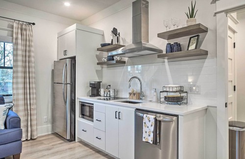 Downtown Apartamento | Airy Bentonville Studio < 1 Mile to City Square!