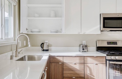 Campbell Apartamento | Airy Campbell 1BR w/ Gym, Pool & Hot Tub, walk to WF & TJ, by Blueground