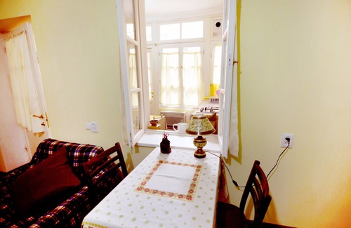 Chugureti Apartamento | Aireado el centro de Tbilisi Apartamento con patio