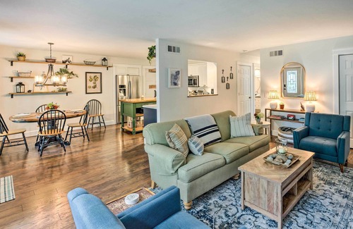 Lake Mills Cabaña | Airy Cottage Close to Rock Lake w/ Fire Pit!