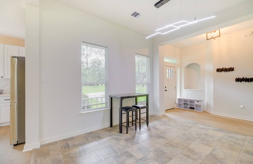 Hull Casa | Airy Dayton Vacation Home w/ Deck + Private Yard!