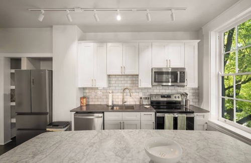 Pendleton Apartamento | Airy, Elegant 1bd Apartment, Steps from Everything