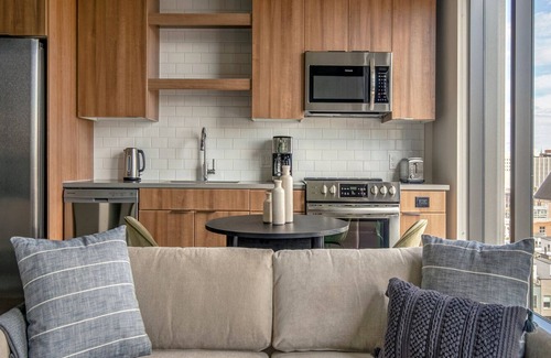 Golden Triangle Apartamento | Airy Golden Triangle 1BR w/ Pool, Gym & W/D, next to Park, by Blueground
