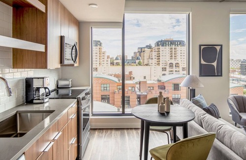 Golden Triangle Apartamento | Airy Golden Triangle 1BR w/ Pool, Gym & W/D, next to Park, by Blueground