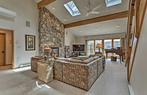 Lake Ariel Casa | Airy Lake Ariel Home with Private Dock and Kayaks!