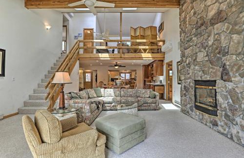 Lake Ariel Casa | Airy Lake Ariel Home with Private Dock and Kayaks!