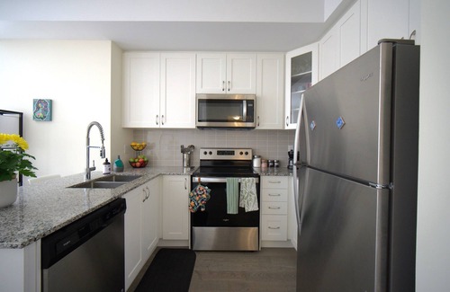 Lawrence Heights Casa | Airy Modern Townhouse in Toronto