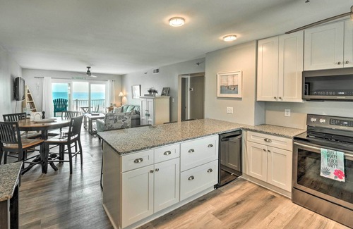 Sneads Ferry Condominio | ¡NUEVO! NORTE. Topsail Beach Condo w / Vistas + Acceso a la piscina!