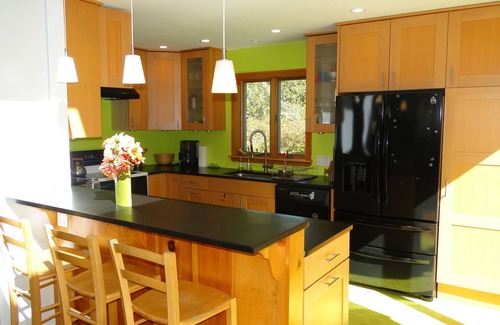 Vineyard Haven Casa | Airy, Quiet Vacation Rental Home, piscina, tenis, FERRY TIX en MV