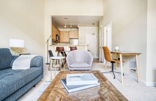 San Bruno Apartamento | Airy San Bruno 1BR w/ Pool, Gym, W/D, near trains + shops, by Blueground