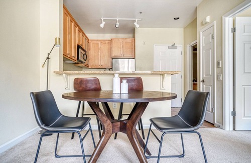 San Bruno Apartamento | Airy San Bruno 1BR w/ Pool, Gym, W/D, near trains + shops, by Blueground