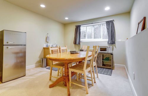 Greenwood Apartamento | Airy Seattle Apartment ~ 7 Mi to Downtown!