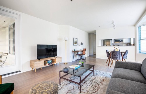 South Beach Apartamento | Airy South Beach 1BR w/ Pool, Gym, Shops + Dining Onsite, by Blueground