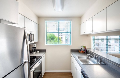 South Beach Apartamento | Airy South Beach 1BR w/ Pool, Gym, Shops + Dining Onsite, by Blueground