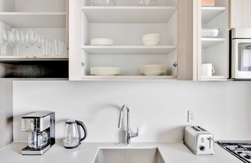 South Loop Apartamento | Airy South Loop Studio w/ Pool, Gym & Spa, nr Grant Park, by Blueground